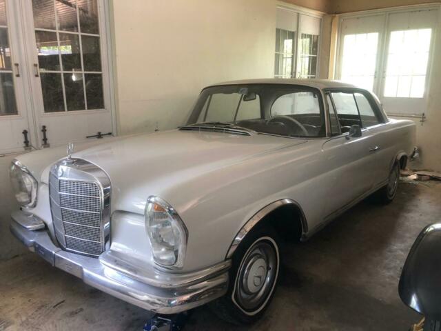 1973 White Mercedes-Benz 200-Series