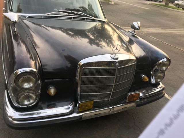 1967 Brown Mercedes-Benz 250SE Sedan