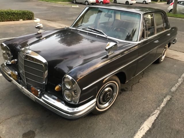 1967 Brown Mercedes-Benz 250SE Sedan