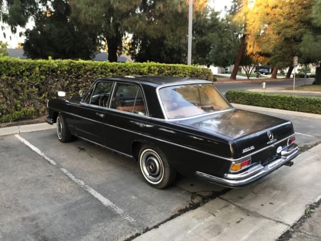 1967 Brown Mercedes-Benz 250SE Sedan