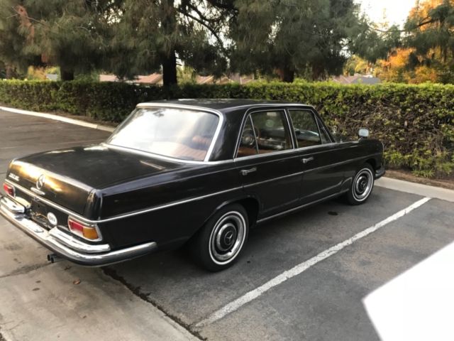 1967 Brown Mercedes-Benz 250SE Sedan