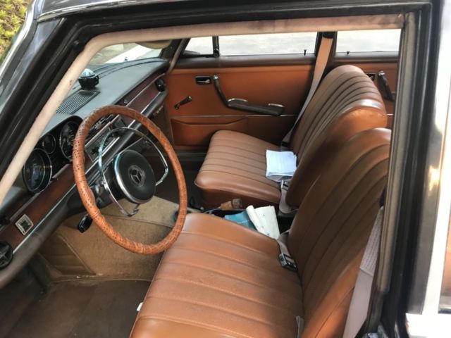 1967 Brown Mercedes-Benz 250SE Sedan
