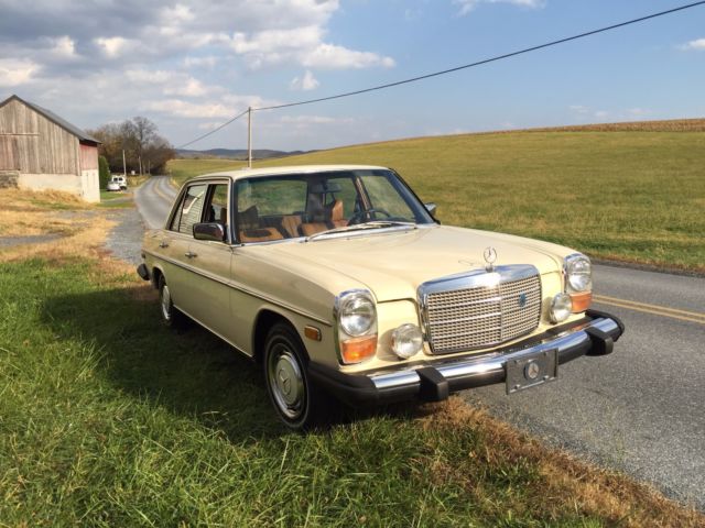 1976 Mercedes-Benz 200-Series