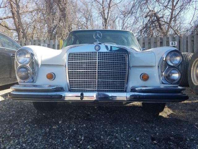 1969 Mercedes-Benz 200-Series