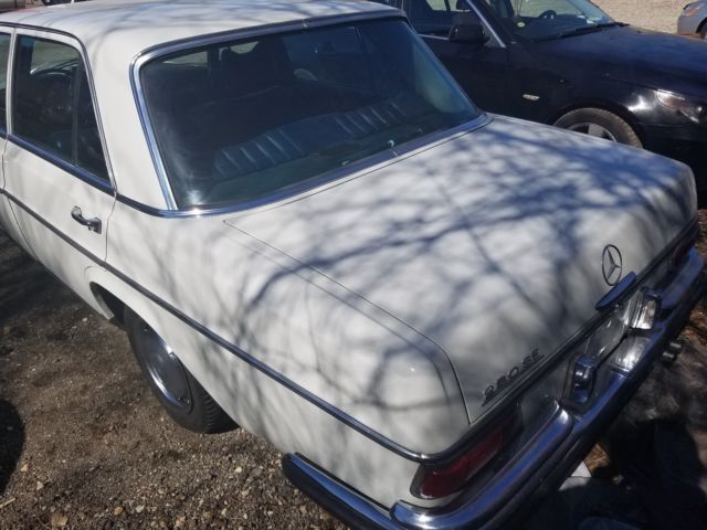 1969 Mercedes-Benz 200-Series