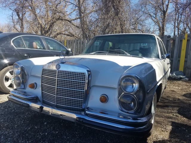 1969 Mercedes-Benz 200-Series