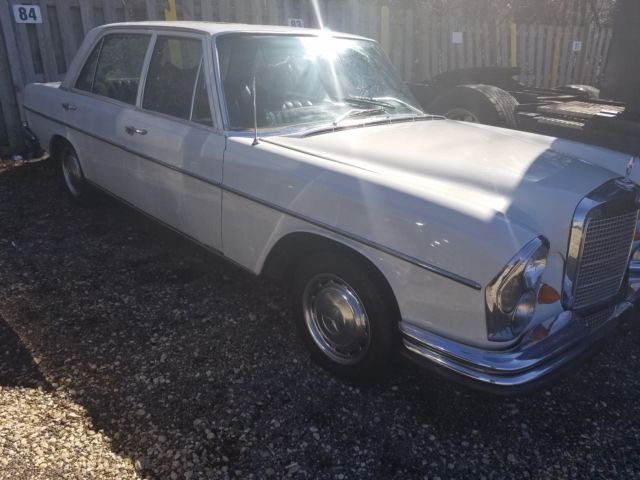 1969 Mercedes-Benz 200-Series