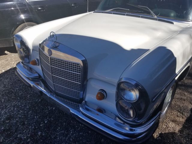 1969 Mercedes-Benz 200-Series
