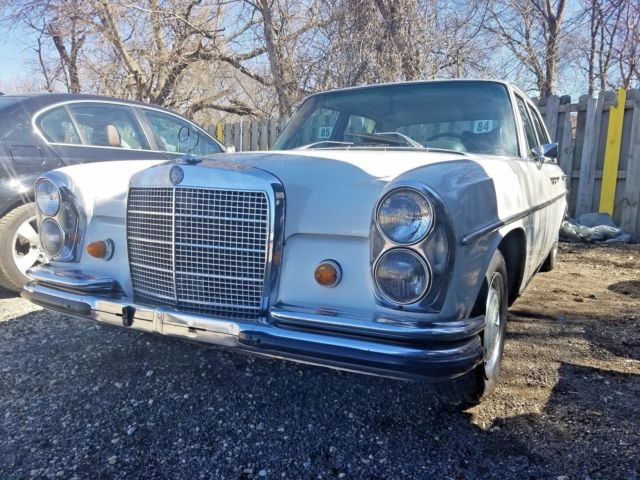 1969 Mercedes-Benz 200-Series