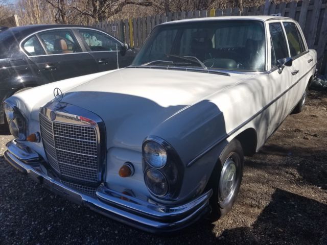 1969 Mercedes-Benz 200-Series