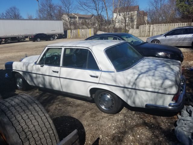 1969 Mercedes-Benz 200-Series