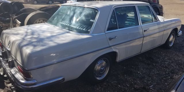 1969 Mercedes-Benz 200-Series