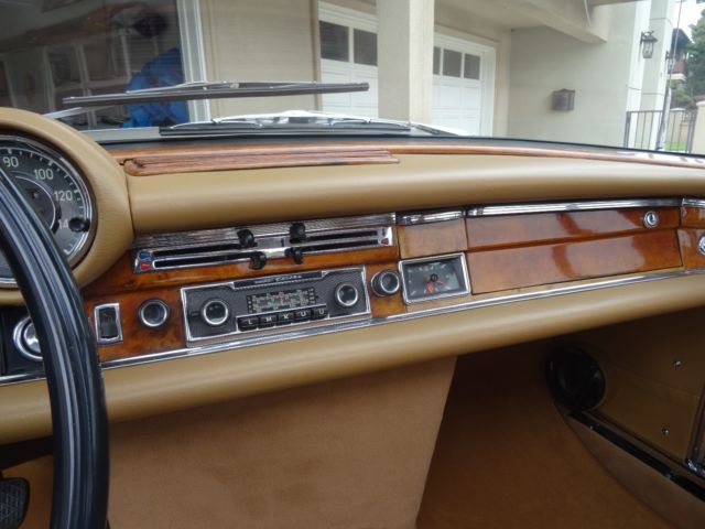 1971 Champagne Mercedes-Benz 200-Series Coupe