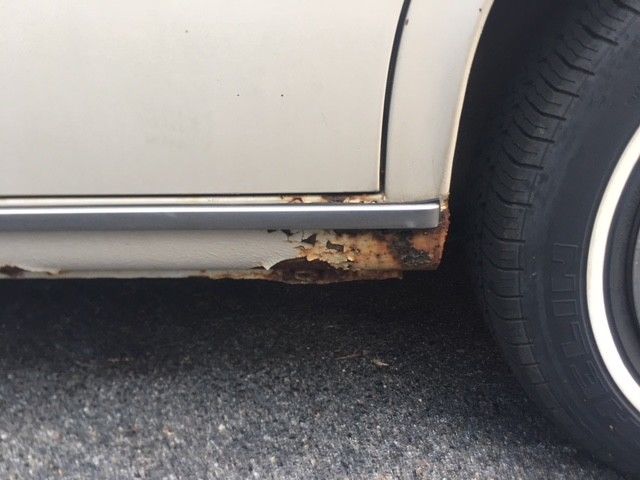 1971 White Mercedes-Benz 200-Series Sedan