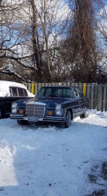 1971 Mercedes-Benz 200-Series