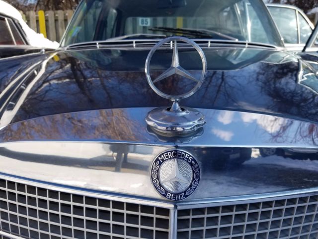 1971 Mercedes-Benz 200-Series