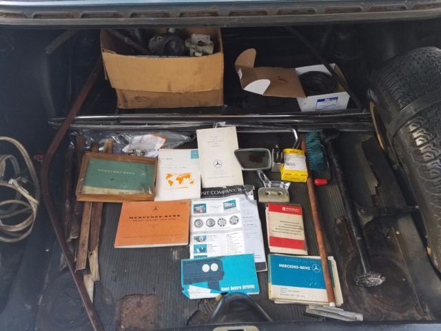 1971 Mercedes-Benz 200-Series