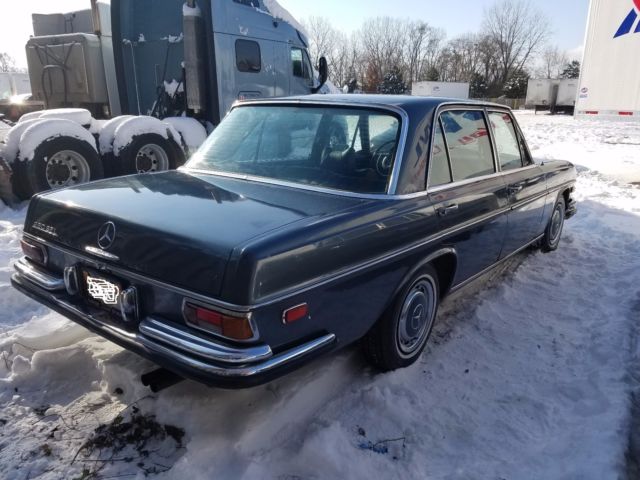 1971 Mercedes-Benz 200-Series