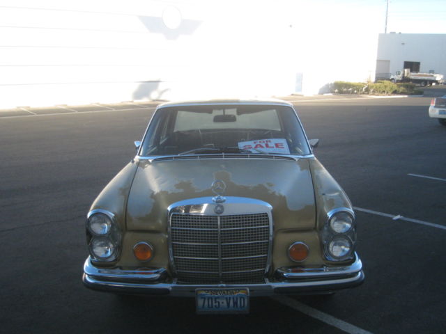 19700000 Gold Mercedes-Benz 200-Series Sedan