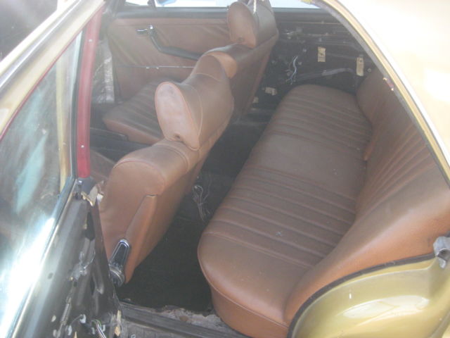 19700000 Gold Mercedes-Benz 200-Series Sedan