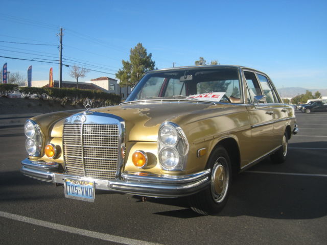 19700000 Gold Mercedes-Benz 200-Series Sedan