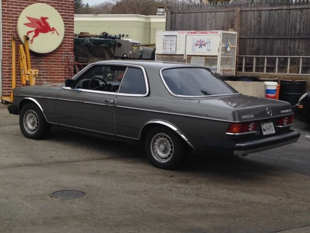 1983 Gray Mercedes-Benz 300-Series COUPE