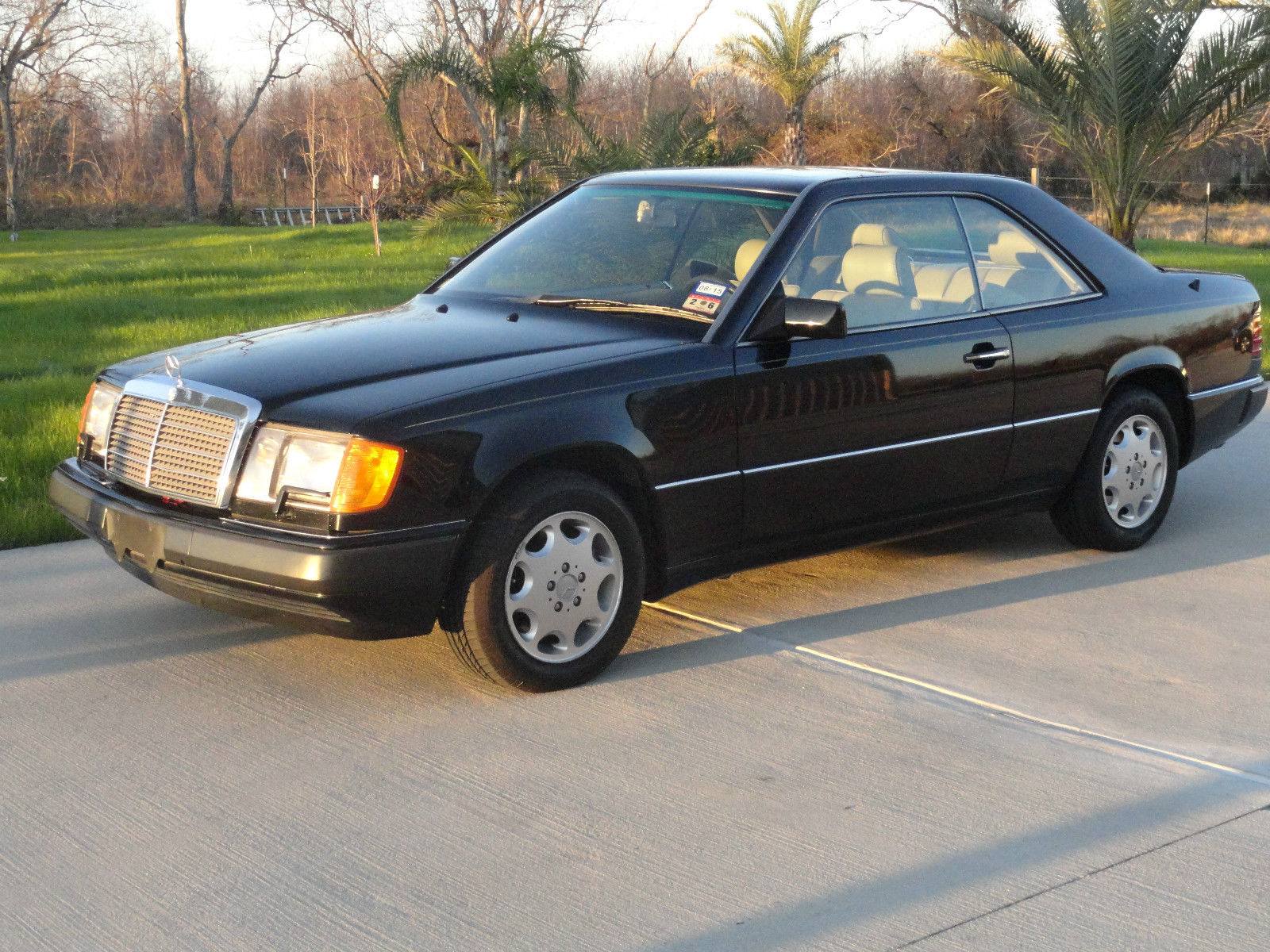 1993 Black Mercedes-Benz 300-Series Coupe