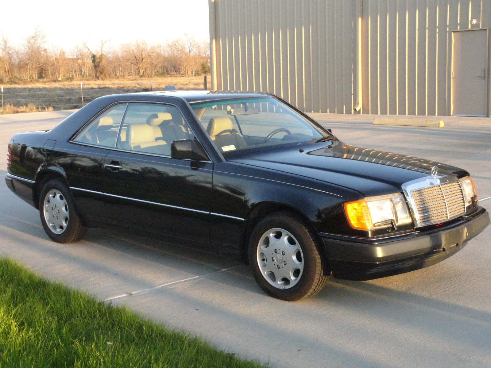1993 Black Mercedes-Benz 300-Series Coupe