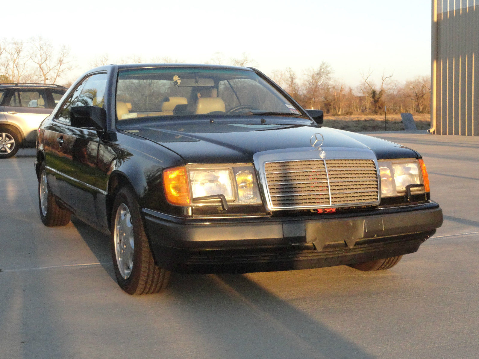 1993 Black Mercedes-Benz 300-Series Coupe
