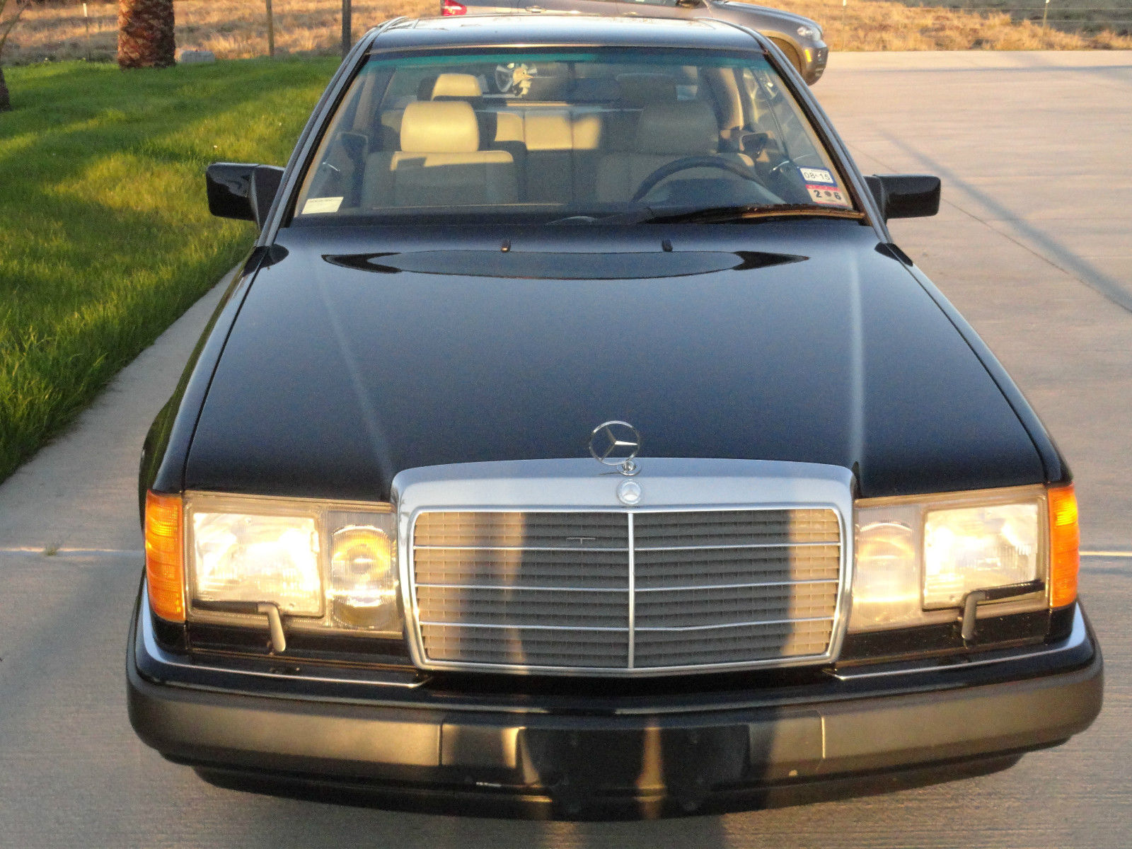 1993 Black Mercedes-Benz 300-Series Coupe