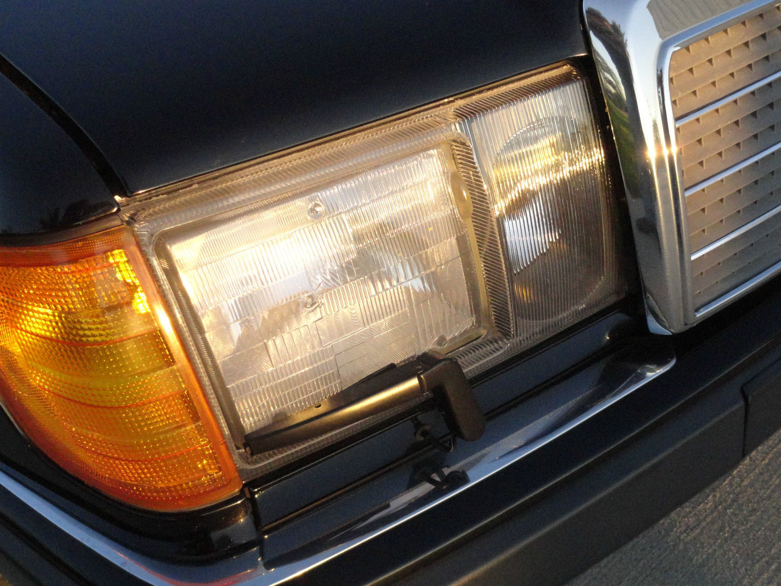 1993 Black Mercedes-Benz 300-Series Coupe