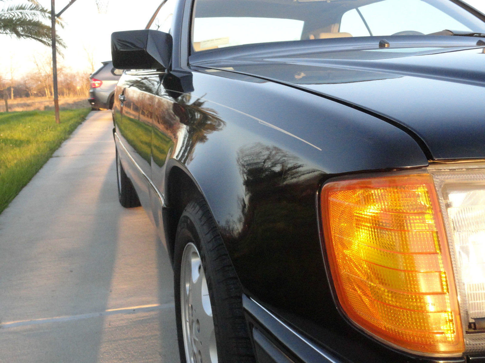 1993 Black Mercedes-Benz 300-Series Coupe