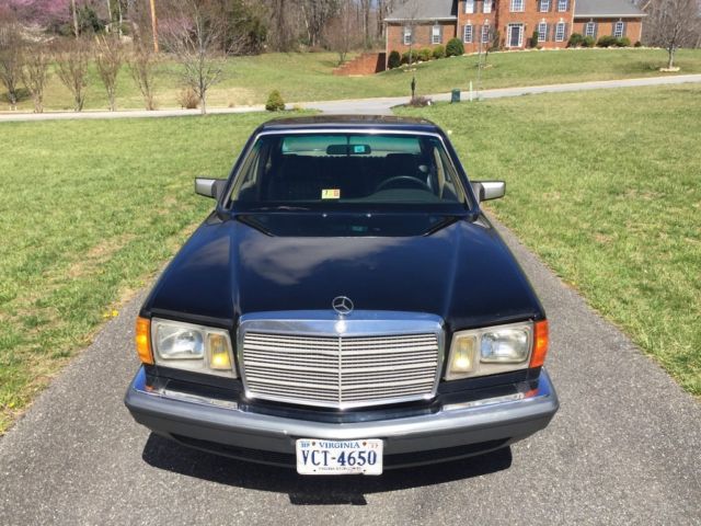 1984 Black Mercedes-Benz 300-Series Sedan