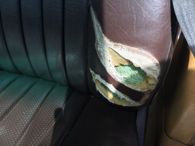 1984 Black Mercedes-Benz 300-Series Sedan