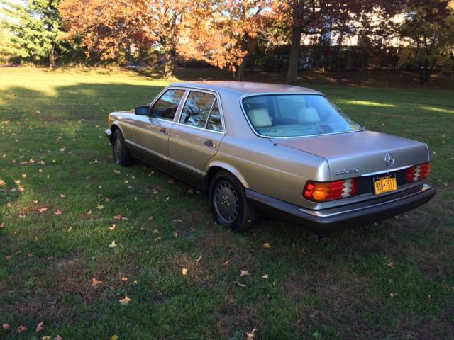 1991 silver smoked Mercedes-Benz 300-Series Sedan