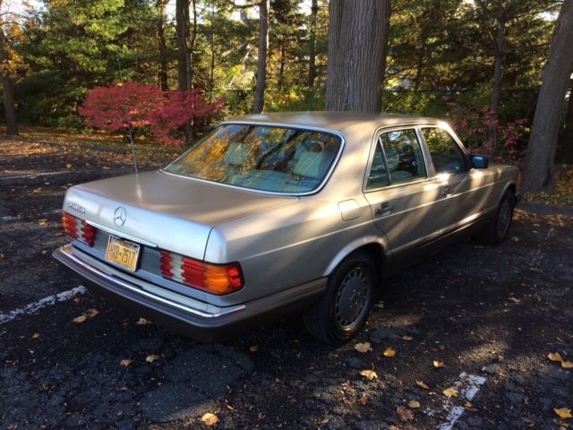 1991 silver smoked Mercedes-Benz 300-Series Sedan