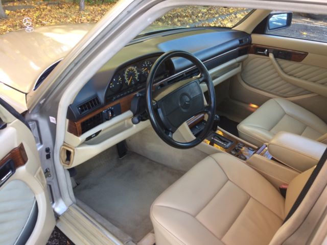 1991 silver smoked Mercedes-Benz 300-Series Sedan