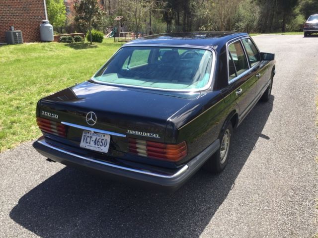 1984 Black Mercedes-Benz 300-Series Sedan