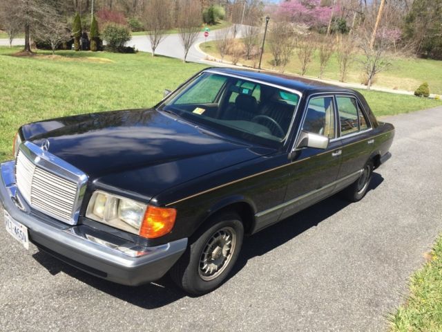 1984 Black Mercedes-Benz 300-Series Sedan