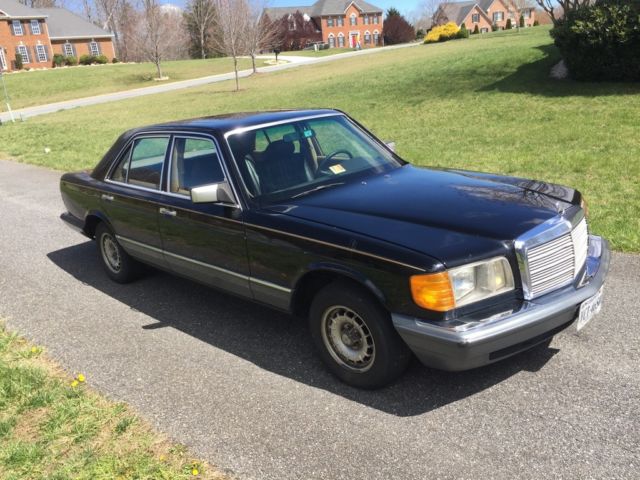 1984 Black Mercedes-Benz 300-Series Sedan