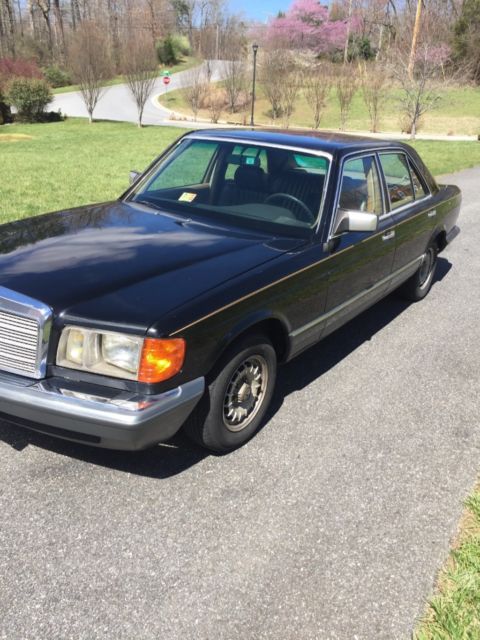 1984 Black Mercedes-Benz 300-Series Sedan