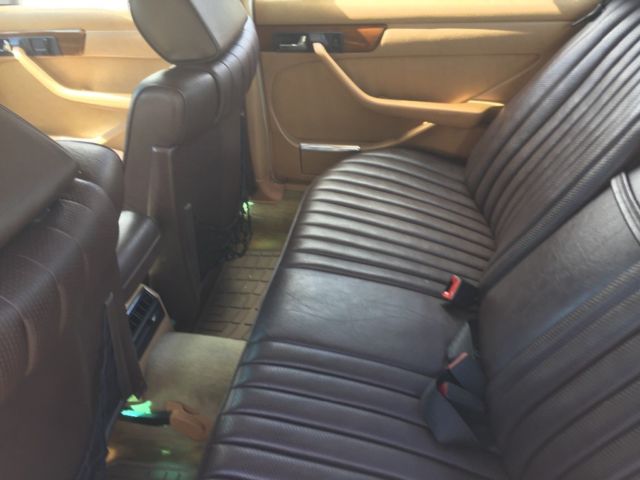 1984 Black Mercedes-Benz 300-Series Sedan