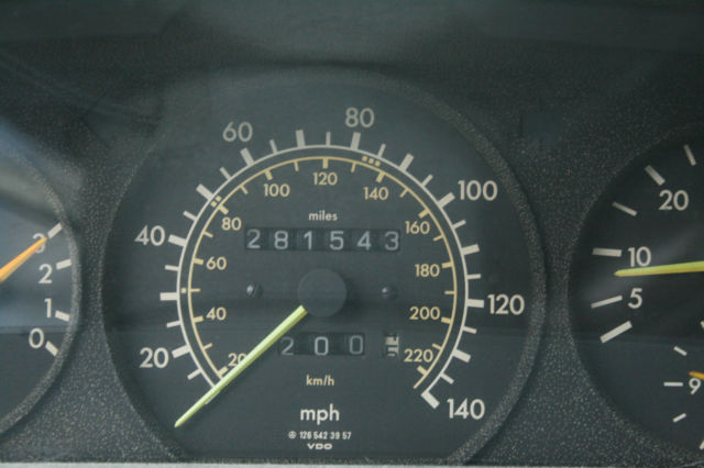 1986 Silver Mercedes-Benz 300-Series Sedan