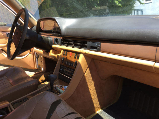 1986 Yellow Mercedes-Benz 300-Series Sedan