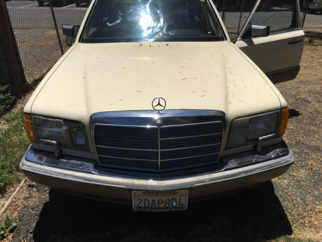 1986 Yellow Mercedes-Benz 300-Series Sedan