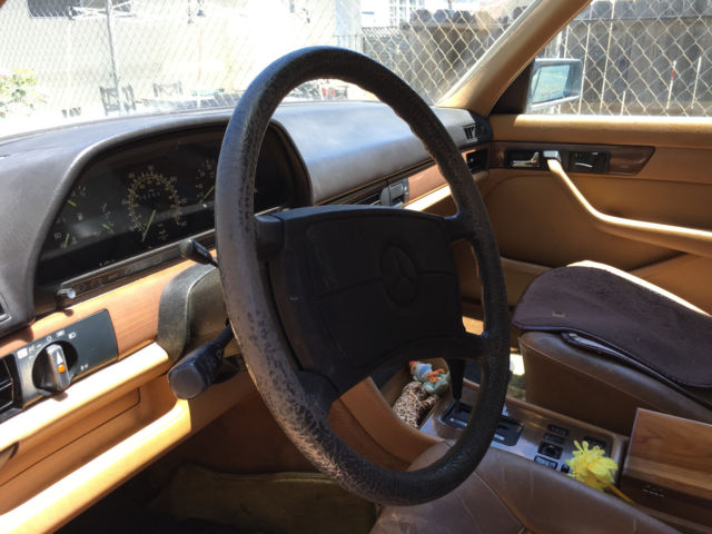 1986 Yellow Mercedes-Benz 300-Series Sedan