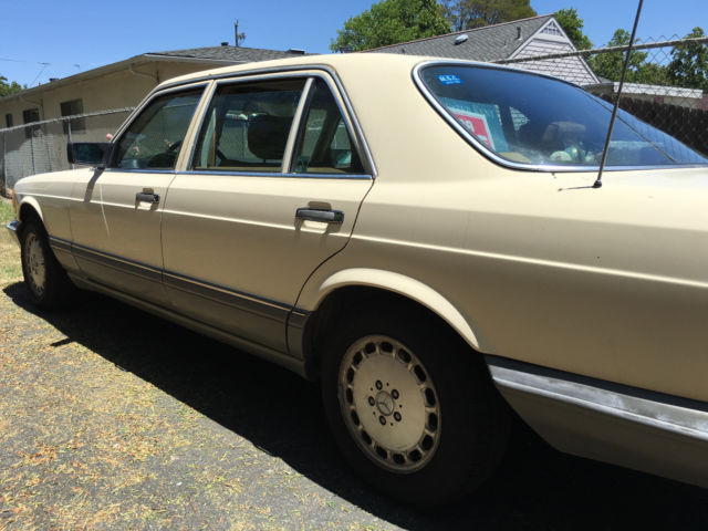 1986 Yellow Mercedes-Benz 300-Series Sedan