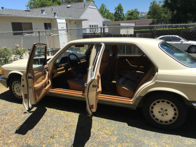 1986 Yellow Mercedes-Benz 300-Series Sedan