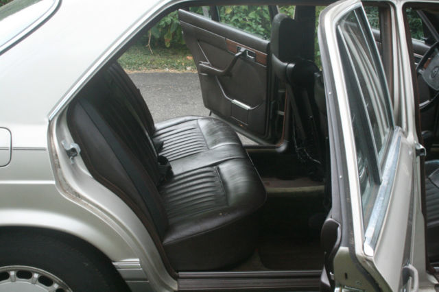1986 Silver Mercedes-Benz 300-Series Sedan