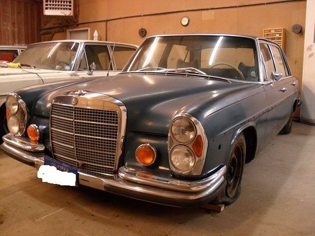 1969 Green Mercedes-Benz 300-Series 4 door